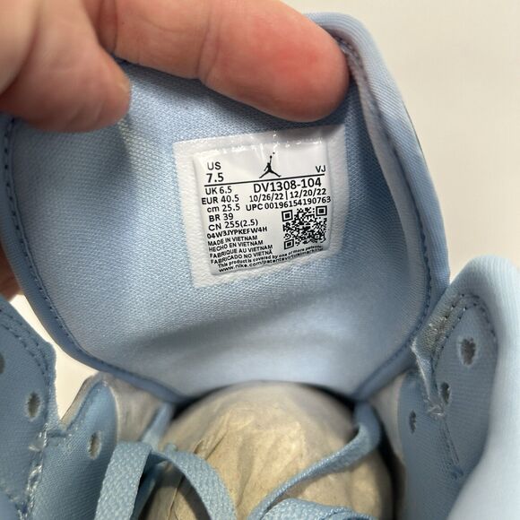 Nike Shoes Air Jordan 1 Mid SE “UNC/Ice Blue" 2024 - Picture 6 of 6